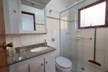 Apartamento para alugar com 70m², 2 quartos e 1 vaga Apartamento para alugar com 70m², 2 quartos e 1 vagaBanheiro da Suíte 1