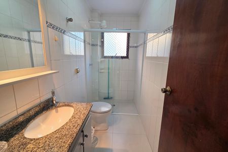 Banheiro social de apartamento para alugar com 2 quartos, 70m² em Boqueirão, Praia Grande