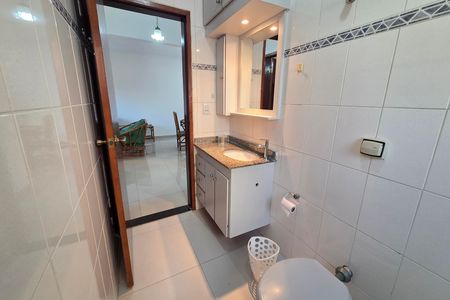 Apartamento para alugar com 70m², 2 quartos e 1 vaga Apartamento para alugar com 70m², 2 quartos e 1 vagaBanheiro social