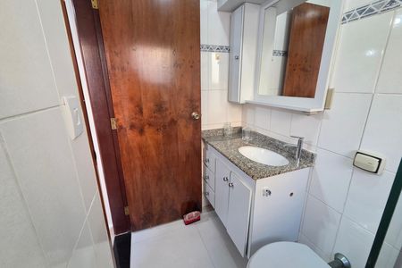 Apartamento para alugar com 70m², 2 quartos e 1 vaga Apartamento para alugar com 70m², 2 quartos e 1 vagaBanheiro da Suíte 1