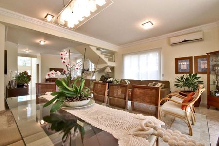 Casa de condomínio à venda com 371m², 4 quartos e 4 vagas