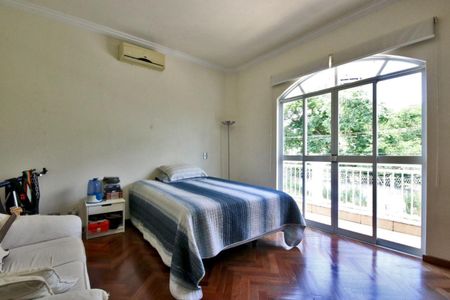 Casa de condomínio à venda com 371m², 4 quartos e 4 vagas