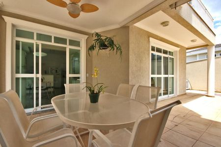 Casa de Condomínio à venda com 4 quartos, 371m² em Residencial Zero (Tambore), Santana de Parnaíba