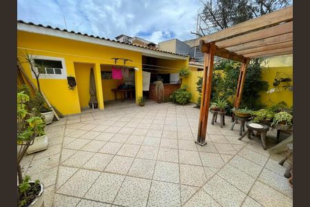 Casa à venda com 213m², 3 quartos e 4 vagas