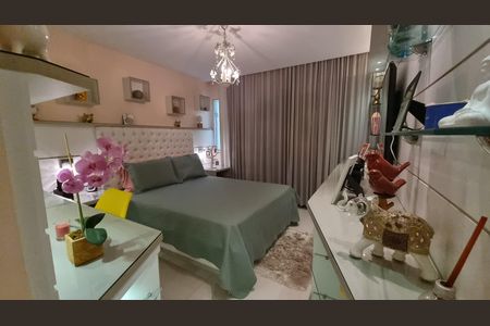 Casa de condomínio à venda com 450m², 4 quartos e 2 vagas Casa de condomínio à venda com 450m², 4 quartos e 2 vagasQuarto