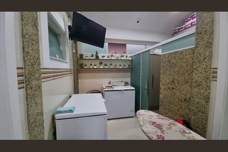 Casa de condomínio à venda com 450m², 4 quartos e 2 vagas Casa de condomínio à venda com 450m², 4 quartos e 2 vagasÁrea de Serviço