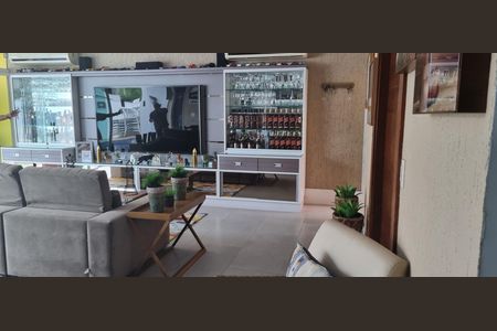 Casa de condomínio à venda com 450m², 4 quartos e 2 vagas Casa de condomínio à venda com 450m², 4 quartos e 2 vagasSala