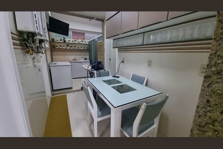 Casa de condomínio à venda com 450m², 4 quartos e 2 vagas Casa de condomínio à venda com 450m², 4 quartos e 2 vagasCozinha