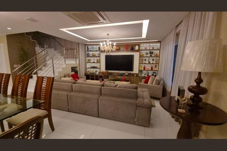 Casa de condomínio à venda com 450m², 4 quartos e 2 vagas Casa de condomínio à venda com 450m², 4 quartos e 2 vagasSala