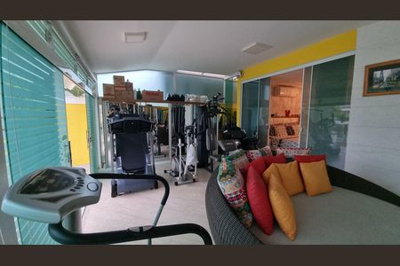 Casa de condomínio à venda com 450m², 4 quartos e 2 vagas Casa de condomínio à venda com 450m², 4 quartos e 2 vagasÁrea externa