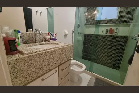 Casa de condomínio à venda com 450m², 4 quartos e 2 vagas Casa de condomínio à venda com 450m², 4 quartos e 2 vagasBanheiro