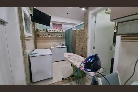 Casa de condomínio à venda com 450m², 4 quartos e 2 vagas Casa de condomínio à venda com 450m², 4 quartos e 2 vagasÁrea de Serviço