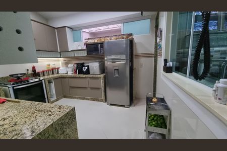 Casa de condomínio à venda com 450m², 4 quartos e 2 vagas Casa de condomínio à venda com 450m², 4 quartos e 2 vagasCozinha