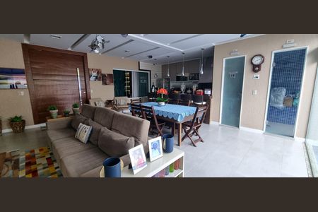 Casa de condomínio à venda com 450m², 4 quartos e 2 vagas Casa de condomínio à venda com 450m², 4 quartos e 2 vagasÁrea externa