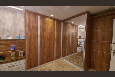 Casa de condomínio à venda com 450m², 4 quartos e 2 vagas Casa de condomínio à venda com 450m², 4 quartos e 2 vagasQuarto