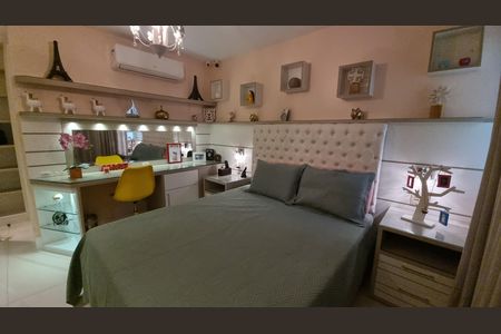 Casa de condomínio à venda com 450m², 4 quartos e 2 vagas Casa de condomínio à venda com 450m², 4 quartos e 2 vagasQuarto