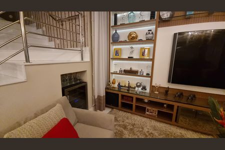 Casa de condomínio à venda com 450m², 4 quartos e 2 vagas Casa de condomínio à venda com 450m², 4 quartos e 2 vagasSala