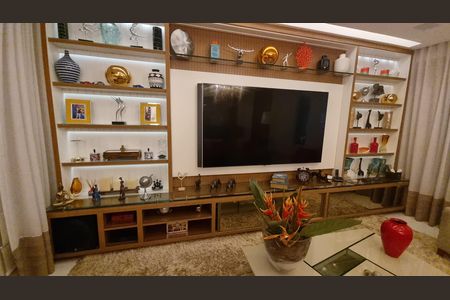 Casa de condomínio à venda com 450m², 4 quartos e 2 vagas Casa de condomínio à venda com 450m², 4 quartos e 2 vagasSala