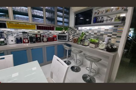 Casa de condomínio à venda com 450m², 4 quartos e 2 vagas Casa de condomínio à venda com 450m², 4 quartos e 2 vagasCozinha