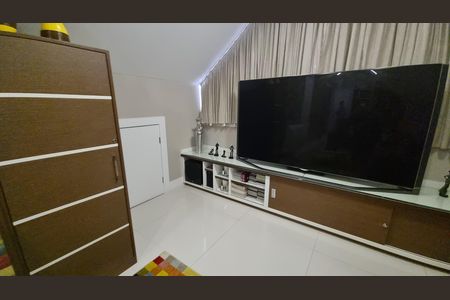 Casa de condomínio à venda com 450m², 4 quartos e 2 vagas Casa de condomínio à venda com 450m², 4 quartos e 2 vagasQuarto