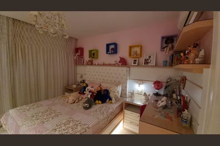 Casa de condomínio à venda com 450m², 4 quartos e 2 vagas Casa de condomínio à venda com 450m², 4 quartos e 2 vagasQuarto