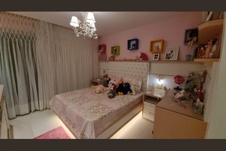 Casa de condomínio à venda com 450m², 4 quartos e 2 vagas Casa de condomínio à venda com 450m², 4 quartos e 2 vagasQuarto