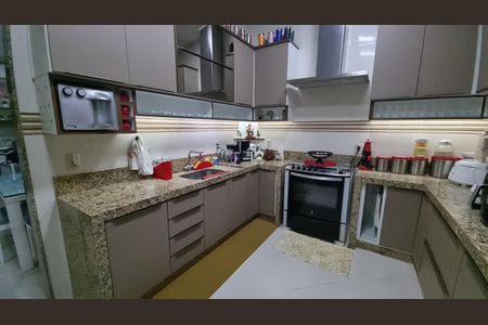 Casa de condomínio à venda com 450m², 4 quartos e 2 vagas Casa de condomínio à venda com 450m², 4 quartos e 2 vagasCozinha