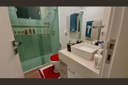 Casa de condomínio à venda com 450m², 4 quartos e 2 vagas Casa de condomínio à venda com 450m², 4 quartos e 2 vagasBanheiro