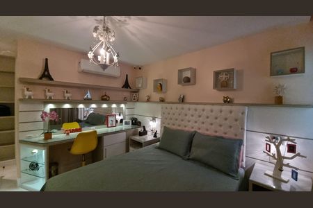 Casa de condomínio à venda com 450m², 4 quartos e 2 vagas Casa de condomínio à venda com 450m², 4 quartos e 2 vagasQuarto