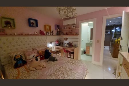 Casa de condomínio à venda com 450m², 4 quartos e 2 vagas Casa de condomínio à venda com 450m², 4 quartos e 2 vagasQuarto