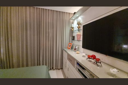 Casa de condomínio à venda com 450m², 4 quartos e 2 vagas Casa de condomínio à venda com 450m², 4 quartos e 2 vagasQuarto