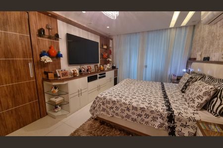 Casa de condomínio à venda com 450m², 4 quartos e 2 vagas Casa de condomínio à venda com 450m², 4 quartos e 2 vagasQuarto