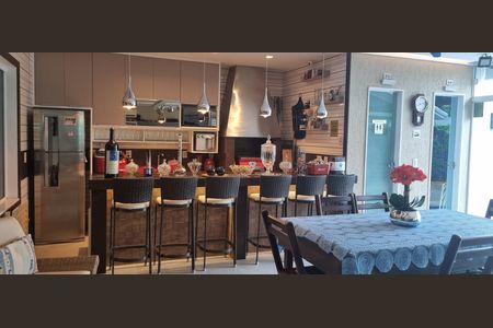 Casa de condomínio à venda com 450m², 4 quartos e 2 vagas Casa de condomínio à venda com 450m², 4 quartos e 2 vagasCozinha