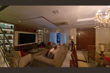 Casa de condomínio à venda com 450m², 4 quartos e 2 vagas Casa de condomínio à venda com 450m², 4 quartos e 2 vagasSala