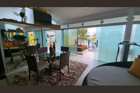 Casa de condomínio à venda com 450m², 4 quartos e 2 vagas Casa de condomínio à venda com 450m², 4 quartos e 2 vagasSala