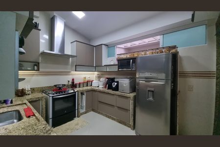 Casa de condomínio à venda com 450m², 4 quartos e 2 vagas Casa de condomínio à venda com 450m², 4 quartos e 2 vagasCozinha