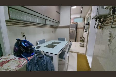Casa de condomínio à venda com 450m², 4 quartos e 2 vagas Casa de condomínio à venda com 450m², 4 quartos e 2 vagasCozinha