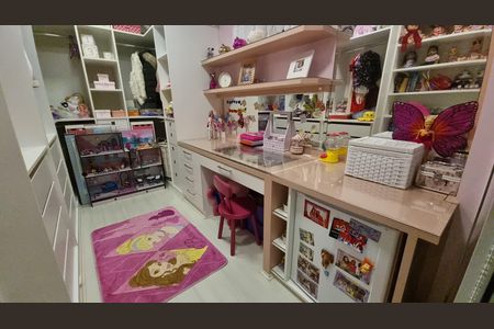 Casa de condomínio à venda com 450m², 4 quartos e 2 vagas Casa de condomínio à venda com 450m², 4 quartos e 2 vagasQuarto