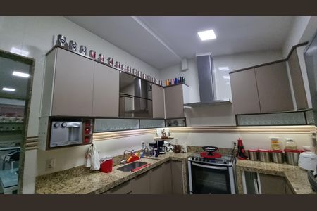 Casa de condomínio à venda com 450m², 4 quartos e 2 vagas Casa de condomínio à venda com 450m², 4 quartos e 2 vagasCozinha
