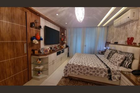 Casa de condomínio à venda com 450m², 4 quartos e 2 vagas Casa de condomínio à venda com 450m², 4 quartos e 2 vagasQuarto
