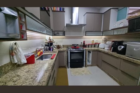 Casa de condomínio à venda com 450m², 4 quartos e 2 vagas Casa de condomínio à venda com 450m², 4 quartos e 2 vagasCozinha
