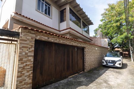 Casa para alugar com 250m², 4 quartos e 2 vagas Casa para alugar com 250m², 4 quartos e 2 vagasFachada