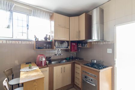 Casa para alugar com 250m², 4 quartos e 2 vagas Casa para alugar com 250m², 4 quartos e 2 vagasCozinha e Área de Serviço
