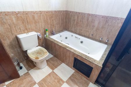 Casa para alugar com 250m², 4 quartos e 2 vagas Casa para alugar com 250m², 4 quartos e 2 vagasBanheiro 1