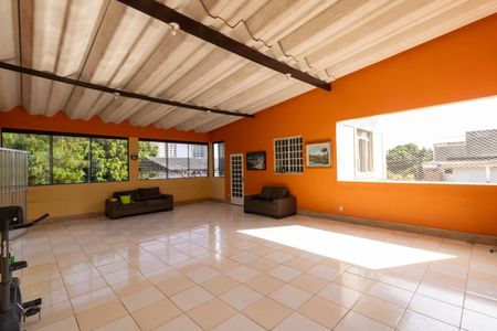 Casa para alugar com 250m², 4 quartos e 2 vagas Casa para alugar com 250m², 4 quartos e 2 vagasTerraço