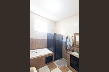 Casa para alugar com 250m², 4 quartos e 2 vagas Casa para alugar com 250m², 4 quartos e 2 vagasBanheiro 1