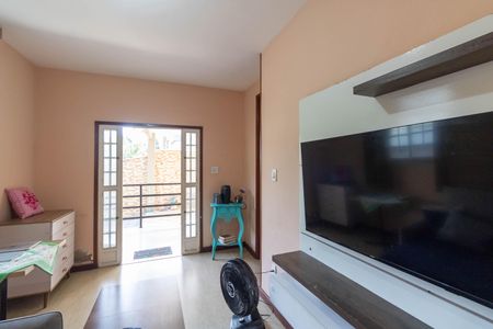 Casa para alugar com 250m², 4 quartos e 2 vagas Casa para alugar com 250m², 4 quartos e 2 vagasSala