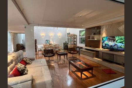 Casa à venda com 4 quartos, 500m² em Jardim Petropolis, São Paulo