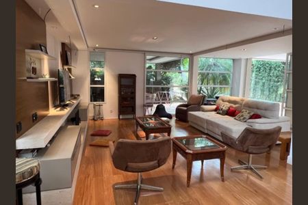 Casa à venda com 4 quartos, 500m² em Jardim Petropolis, São Paulo