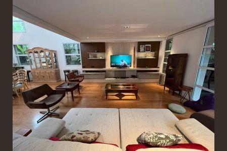 Casa à venda com 4 quartos, 500m² em Jardim Petropolis, São Paulo